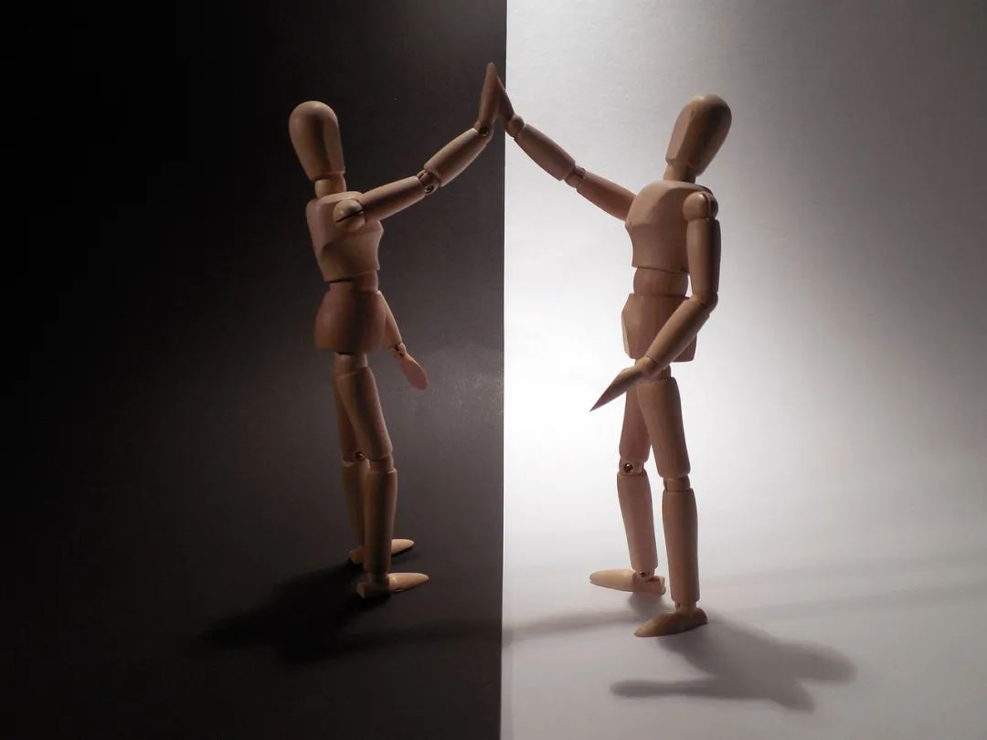 如何学会与过去和解？这里有一份实用指南