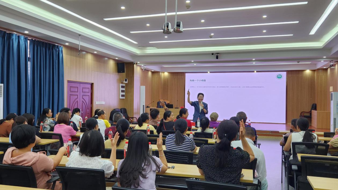 直面困境，守护成长 | 尤老师受邀至始兴县教育局讲座